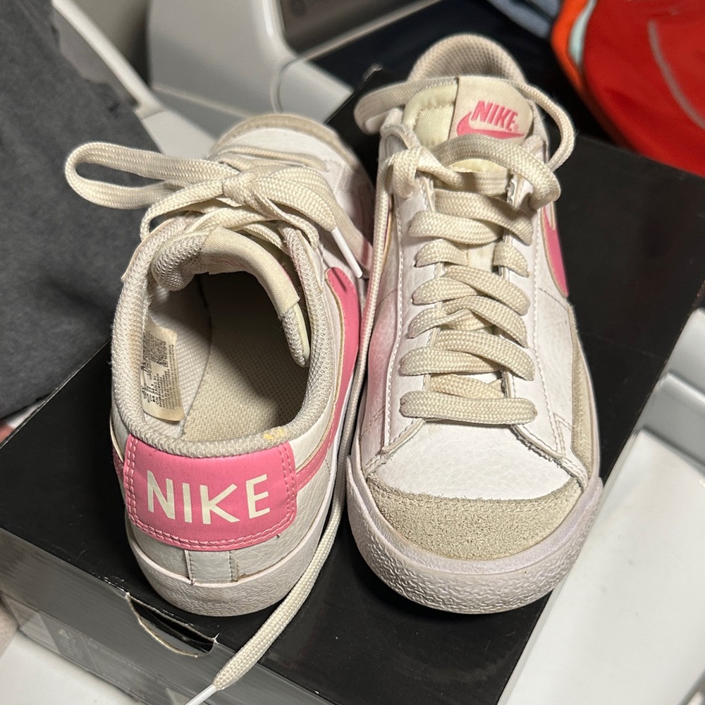 Nike Women's Sneakers in Pink and Cream